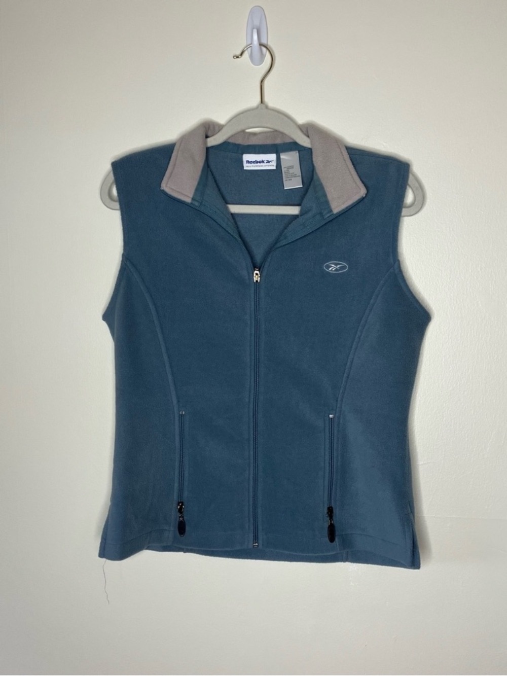 Reebok dusty blue fleece vest M